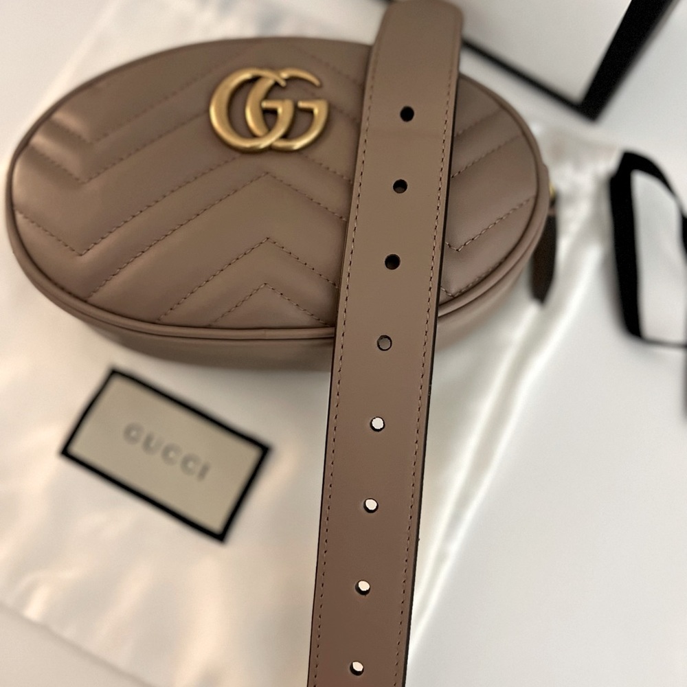 GUCCI
Calfskin Matelasse GG Marmont Belt Bag 75/30 Porcelain Rose - Picture 9 of 15